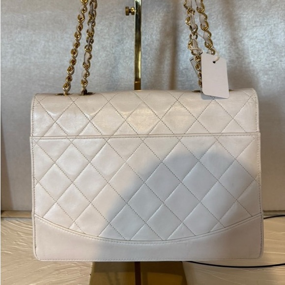 Vintage Chanel Turn Lock Chain Bag 1️⃣8️⃣0️⃣0️⃣ - Picture 7 of 13